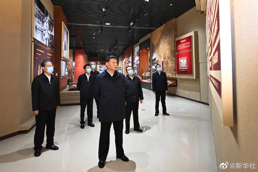 習(xí)近平帶領(lǐng)中共中央政治局常委赴陜西延安瞻仰延安革命紀(jì)念地(圖4)