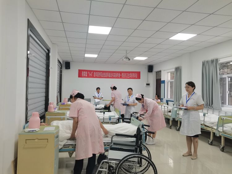 西安市衛(wèi)生學(xué)校順利舉辦2023年教育部“1+X” 職業(yè)技能等級考試及人社局養(yǎng)老護(hù)理員等級考試(圖5)