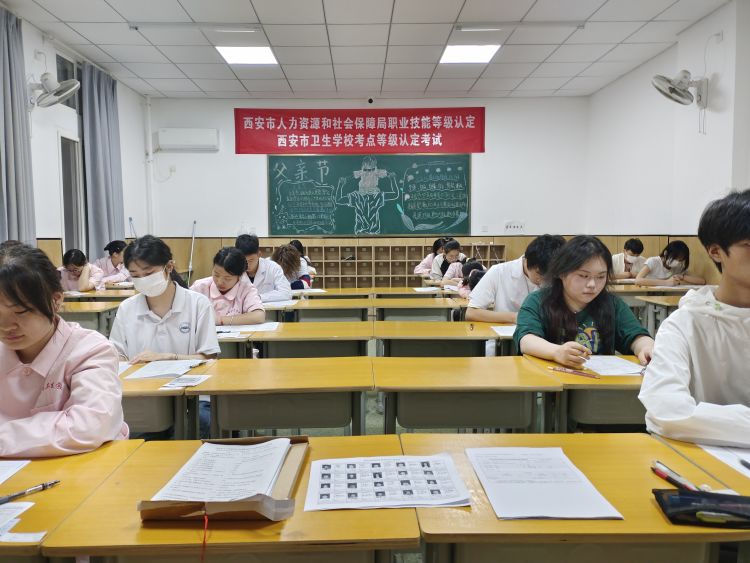 西安市衛(wèi)生學(xué)校順利舉辦2023年教育部“1+X” 職業(yè)技能等級考試及人社局養(yǎng)老護(hù)理員等級考試(圖7)