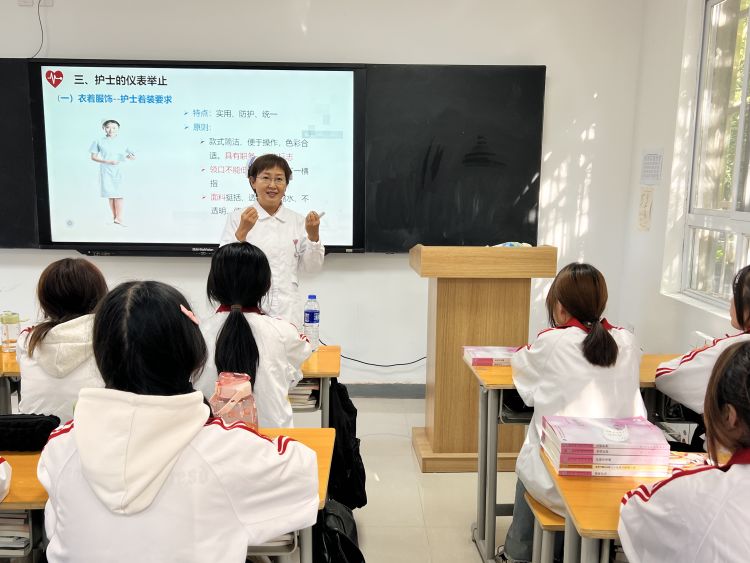 熱烈祝賀我校獲首批全市中等職業(yè)學(xué)校護理類中心組組長學(xué)校(圖4)