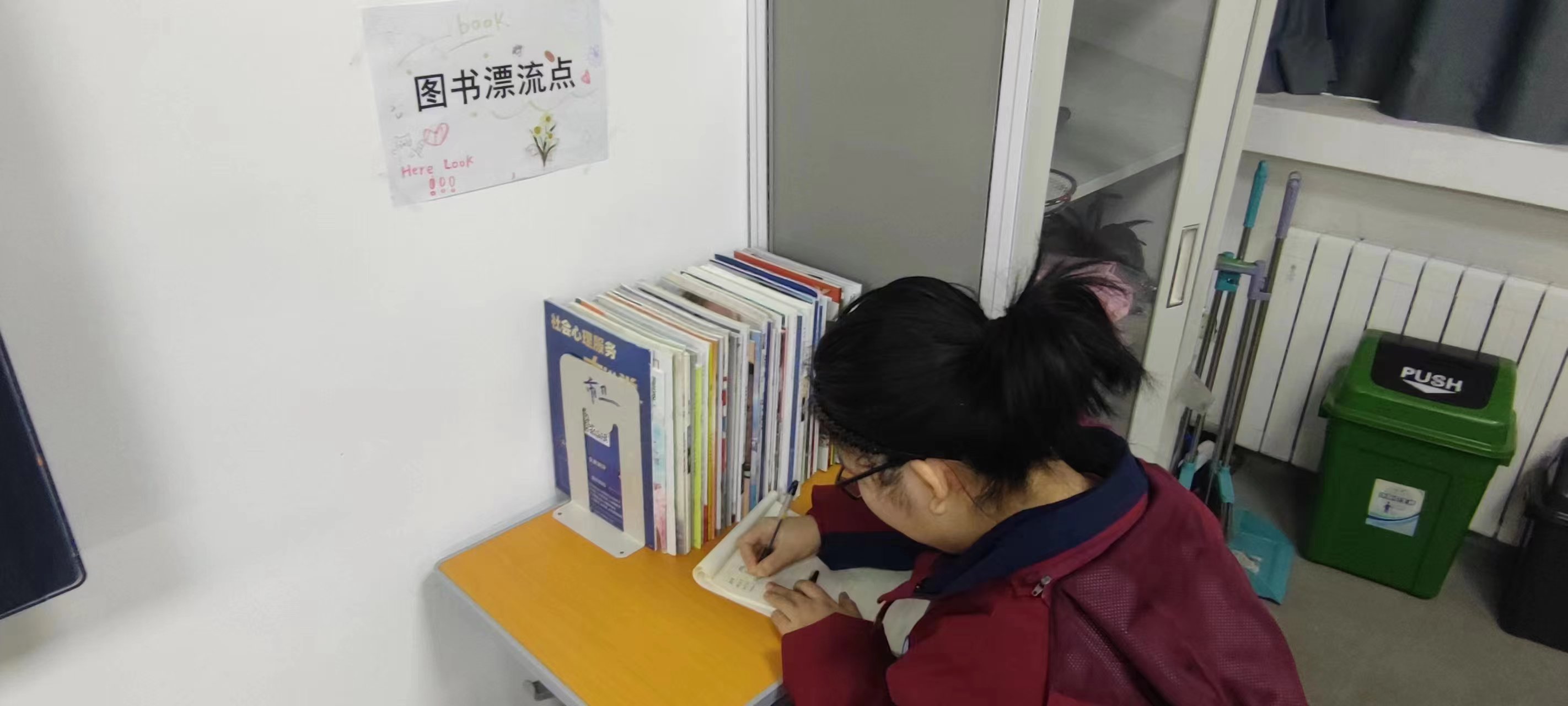 市衛(wèi)校積極開展2023級(jí)新生“圖書漂流”活動(dòng)(圖2)