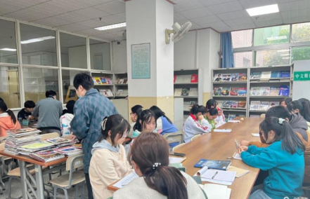 市衛(wèi)校積極開展2023級(jí)新生“圖書漂流”活動(dòng)(圖1)