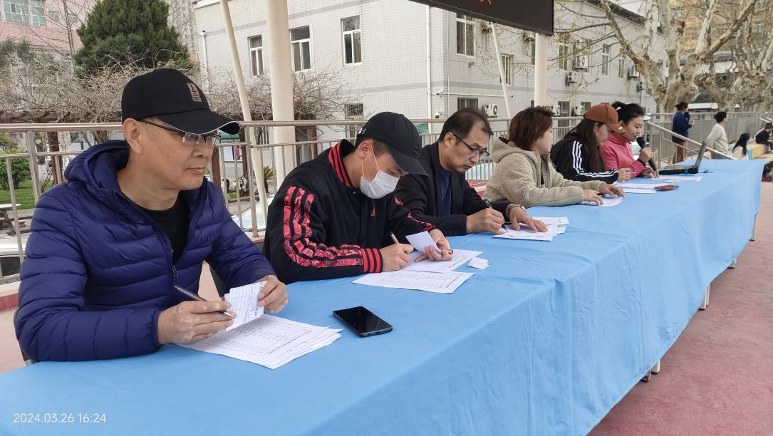 西安市衛(wèi)生學(xué)校順利舉辦2024年春季課間操比賽(圖2)