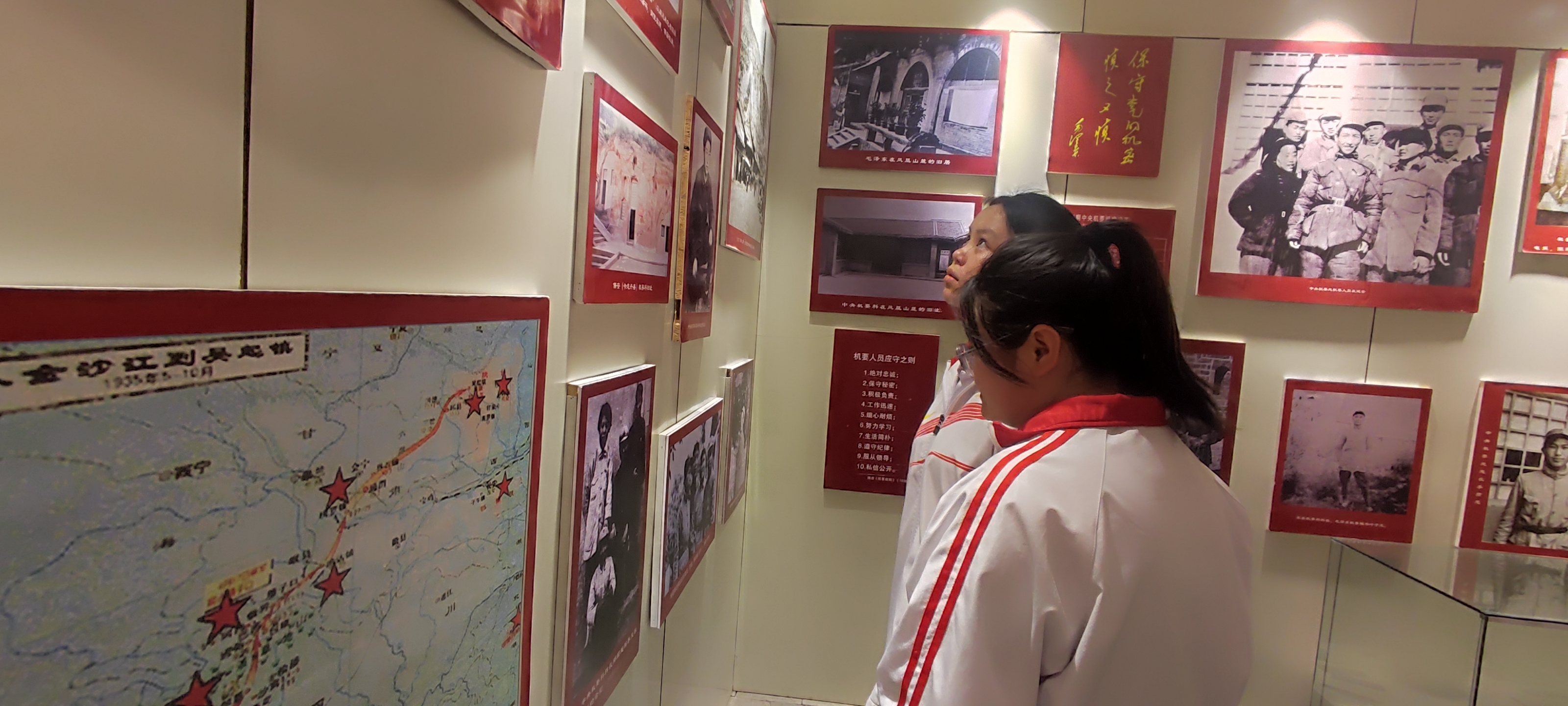 西安市衛(wèi)生學(xué)校師生前往棗園革命舊址和楊家?guī)X革命舊址開展“國(guó)家安全”主題團(tuán)日活動(dòng)(圖2)