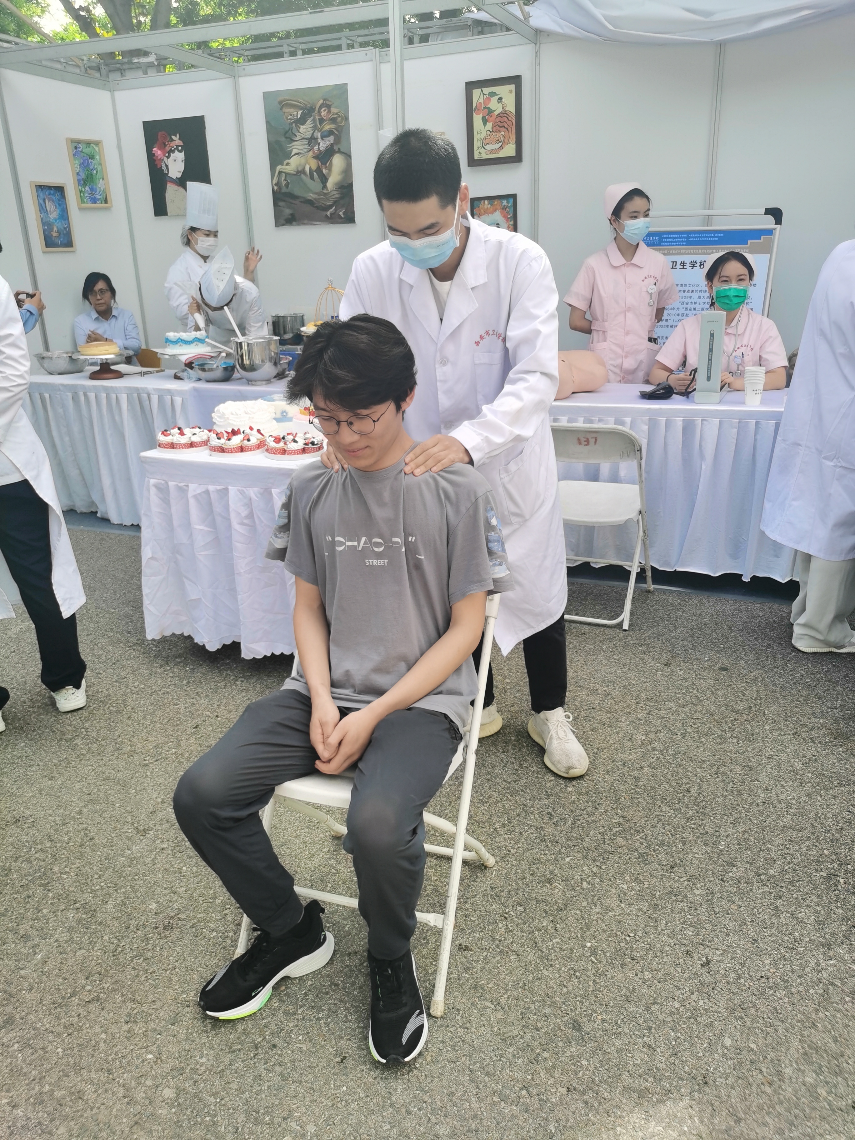 一技在手 一生無憂|西安市衛(wèi)生學校參加陜西省2024年職業(yè)教育活動周啟動儀式暨西安市職教成果展(圖2)