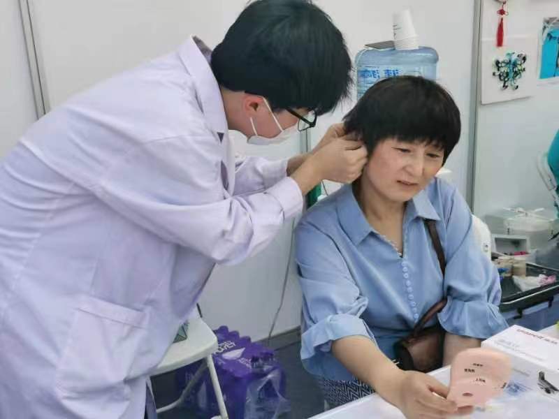 一技在手 一生無憂|西安市衛(wèi)生學校參加陜西省2024年職業(yè)教育活動周啟動儀式暨西安市職教成果展(圖3)