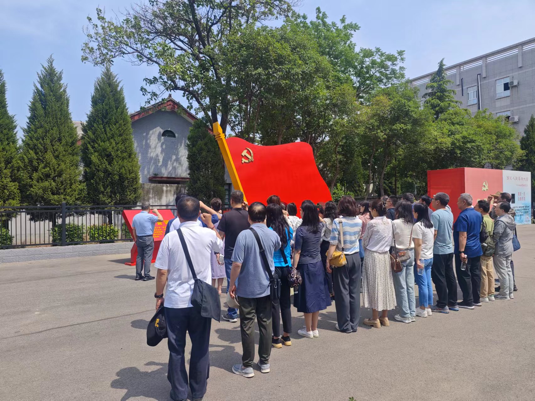 西安市衛(wèi)生學(xué)校赴西北人民革命大學(xué)舊址開展黨紀(jì)學(xué)習(xí)教育(圖2)