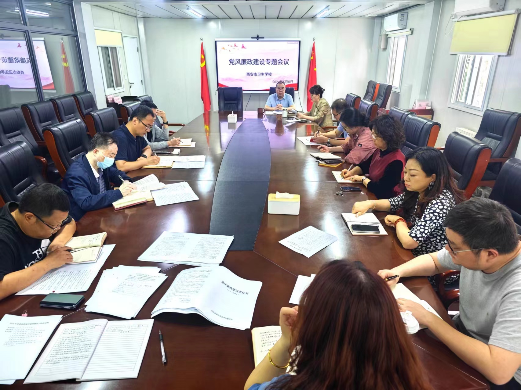 西安市衛(wèi)生學(xué)校傳達(dá)學(xué)習(xí)市衛(wèi)生健康委 2024年度黨建和黨風(fēng)廉政建設(shè)工作會(huì)議精神(圖1)
