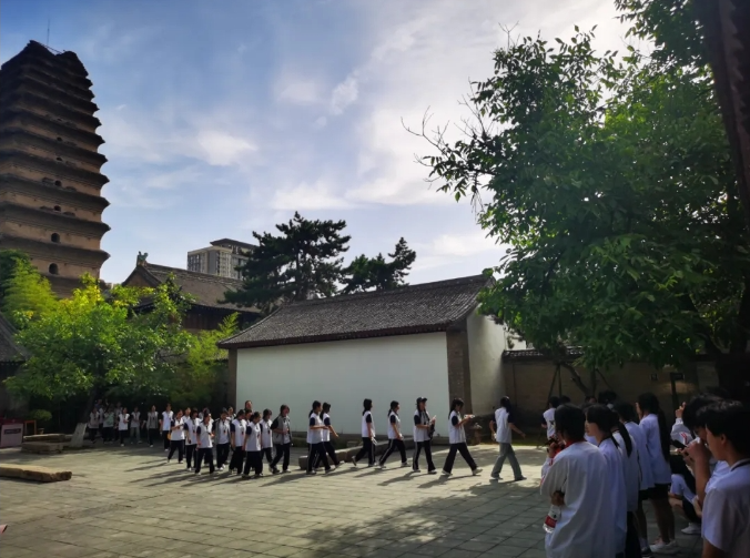 感受歷史文化魅力，增強學(xué)生文化自信——西安市衛(wèi)生學(xué)校學(xué)生代表赴小雁塔博物院參觀學(xué)習(xí)(圖2)