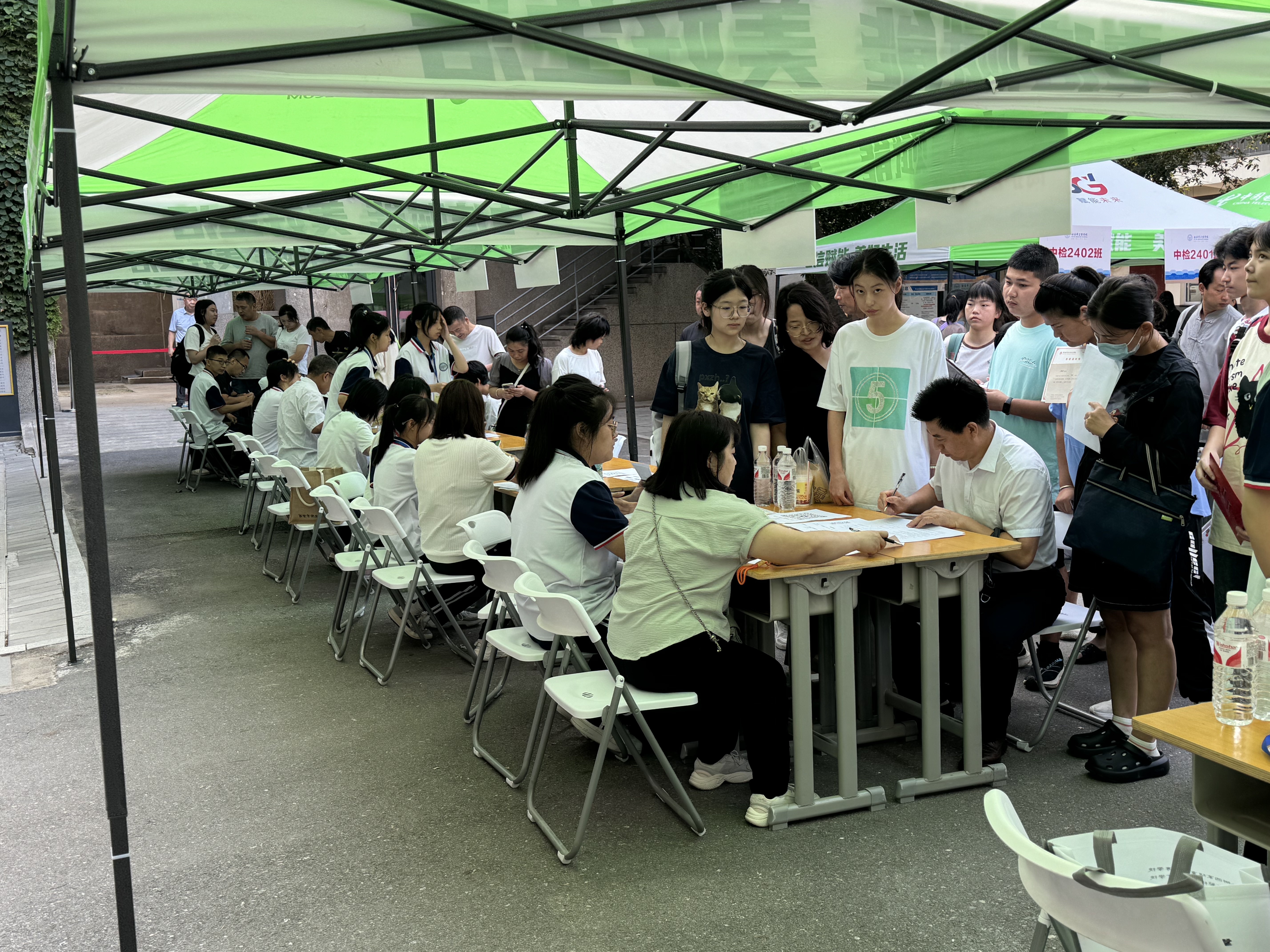 “新”欣向榮    生生不息——市衛(wèi)校順利完成秋季學(xué)期報(bào)到工作(圖6)