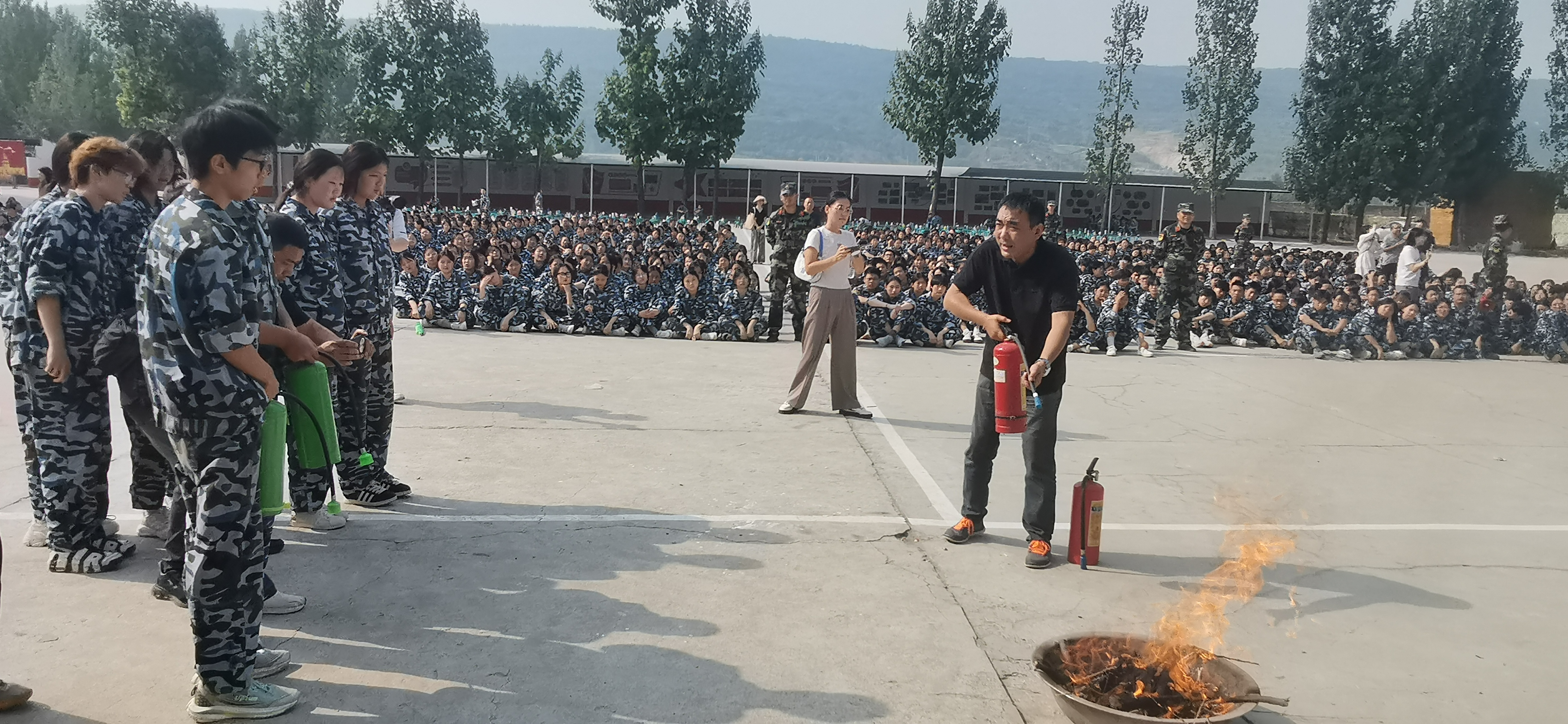 行政第二黨支部打造“用心服務(wù)  精益求精”黨建品牌名片——西安市衛(wèi)生學(xué)校黨支部品牌建設(shè)評(píng)比活動(dòng)(圖9)