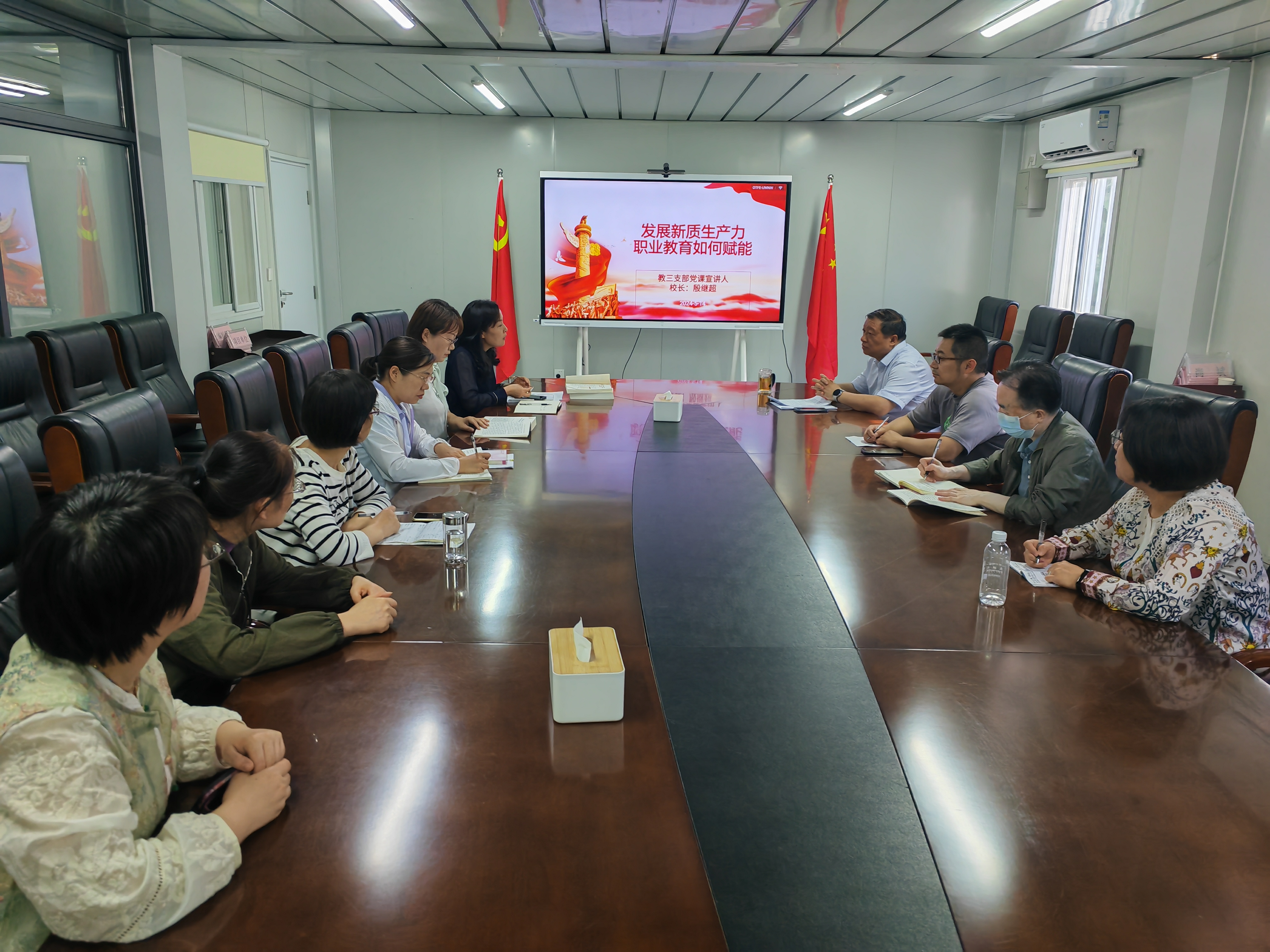 教學第三黨支部培育“強基筑夢 立德樹人”黨建品牌名片——西安市衛(wèi)生學校黨支部品牌建設評比活動(圖2)