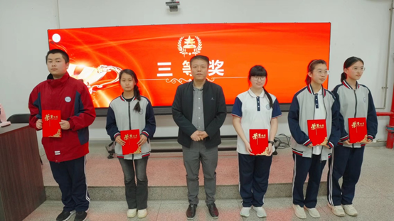 西安市衛(wèi)生學校2025校園詩歌朗誦會暨頒獎儀式圓滿收官(圖10)