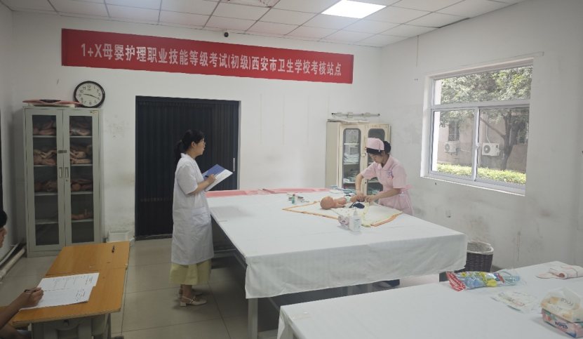 西安市衛(wèi)生學(xué)校順利舉辦2025年教育部“1＋X”職業(yè)技能等級(jí)考試及人社局養(yǎng)老護(hù)理員等級(jí)考試(圖3)